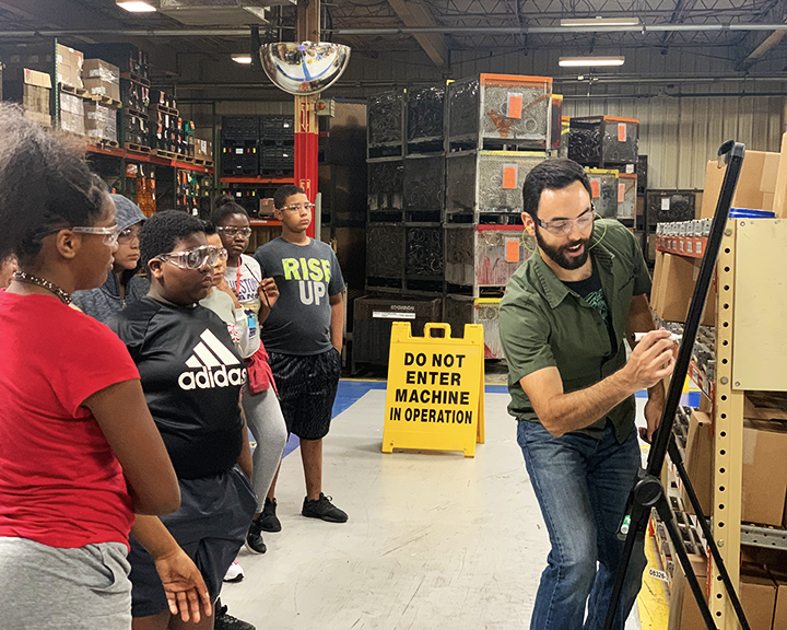 LongviewTxEDC's tweet photo. Yesterday, 5th-grade students from @LongviewISD toured #Longview's Stemco facility and learned how algebra/calculations are used in everyday manufacturing! #longviewtx #workforcedevelopment #economicdevelopment https://t.co/HCijk1t48y