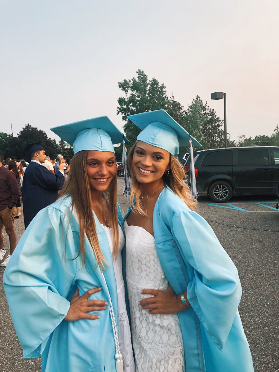 aniessaconway's tweet photo. happy 18th to a FOREVER friend👯‍♀️👑 hope you have the absolute best day can’t wait to party with you!!!!🎉🤩🖤 https://t.co/fvvK9X0xCj