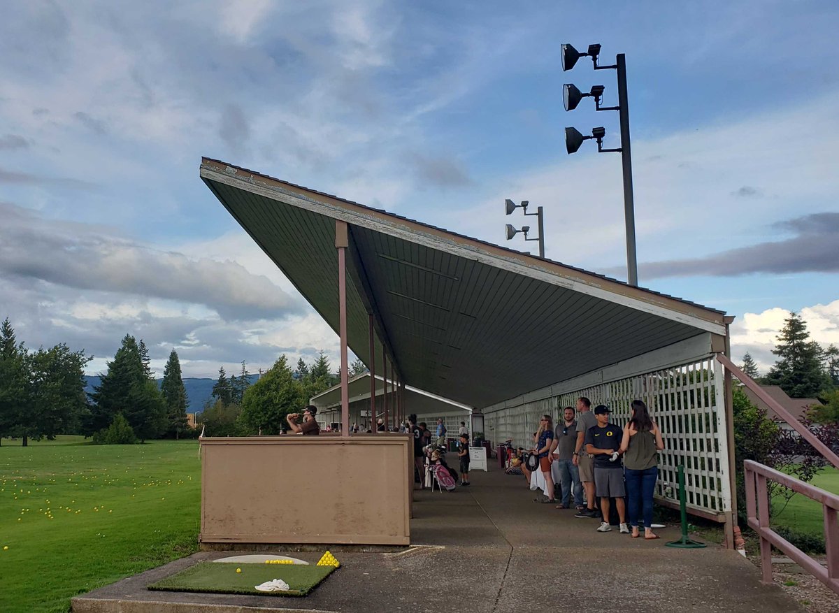 paloaltosoft's tweet photo. Every summer our team + families get to practice their golf skills at the driving range☀️⛳️
Thanks, LiveWell for putting on these great events and to @RiverRidgeGC for hosting us! #PASlife #teamculture #summer #golf #eugene https://t.co/Oa5S85xIFe