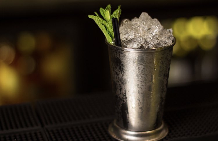 Happy #humpday everyone! Make sure to pop by for some refreshing, ice-cold cocktails. 🍹