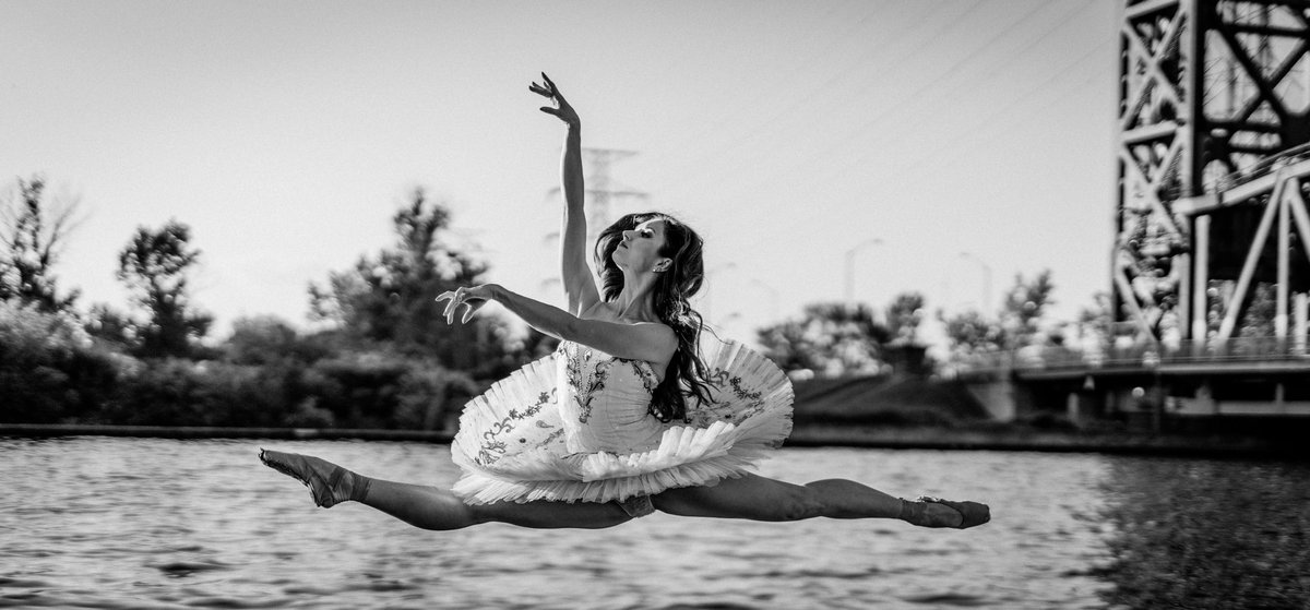 Dancing the harsh light away in Burlington. #photo #photooftheday #bw #burlington #dance #ballet