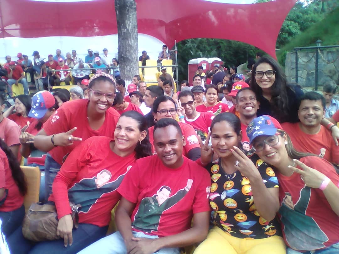 efppmiranda1's tweet photo. Militando en el amor, en la solidaridad, en las ganas de producir y salir adelante el @frentemiranda1 @miranda_ffm @ffm_Mir_Oficial convencidos del #FuturoDePaz con Hector Rodriguez https://t.co/xW2HiJ0dZ0