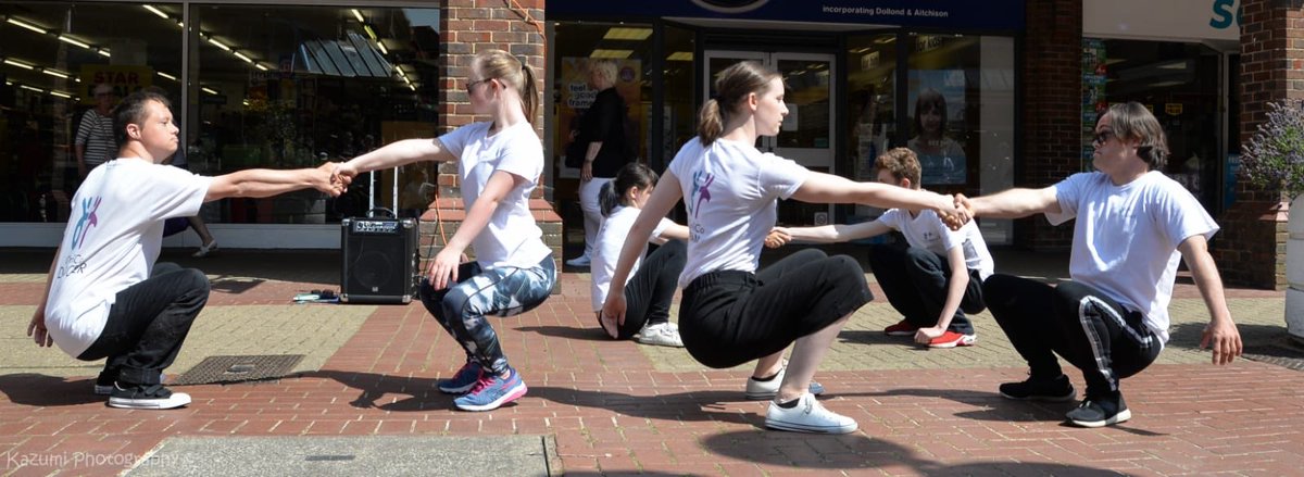 ConfidanceLtd's tweet photo. ConfiCo had a fab performance @ashfordcreate what a crowd! (Who we got dancing too!) @DegreeEast @ace_southeast thanks for having us @chrisdixonworks! #confico #inclusivedance #outdoorperformance #audienceparticipation https://t.co/eHn9EtQ3S6