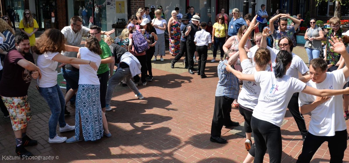 ConfidanceLtd's tweet photo. ConfiCo had a fab performance @ashfordcreate what a crowd! (Who we got dancing too!) @DegreeEast @ace_southeast thanks for having us @chrisdixonworks! #confico #inclusivedance #outdoorperformance #audienceparticipation https://t.co/eHn9EtQ3S6
