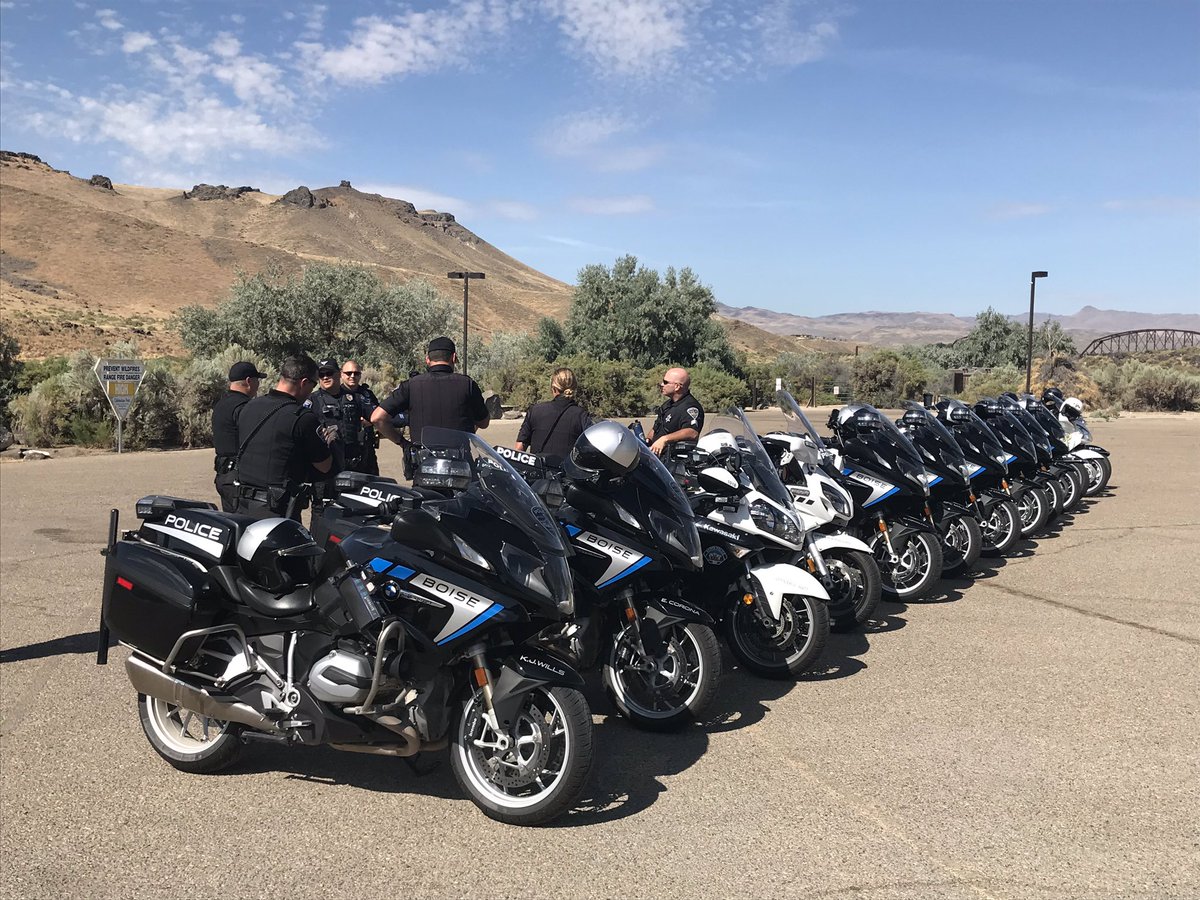 kjwills652's tweet photo. 1 of the most important aspects on a motor is making sure you are brushed up on your riding skills. Today is monthly motor w/ @NampaPolice1 @CaldwellPolice @BoisePD “training”, which was a ride working on cornering &amp; surface assessment. Perfect backdrop 4 a pic #thisjobdoesntsuck https://t.co/Qc8sMR9Tzx
