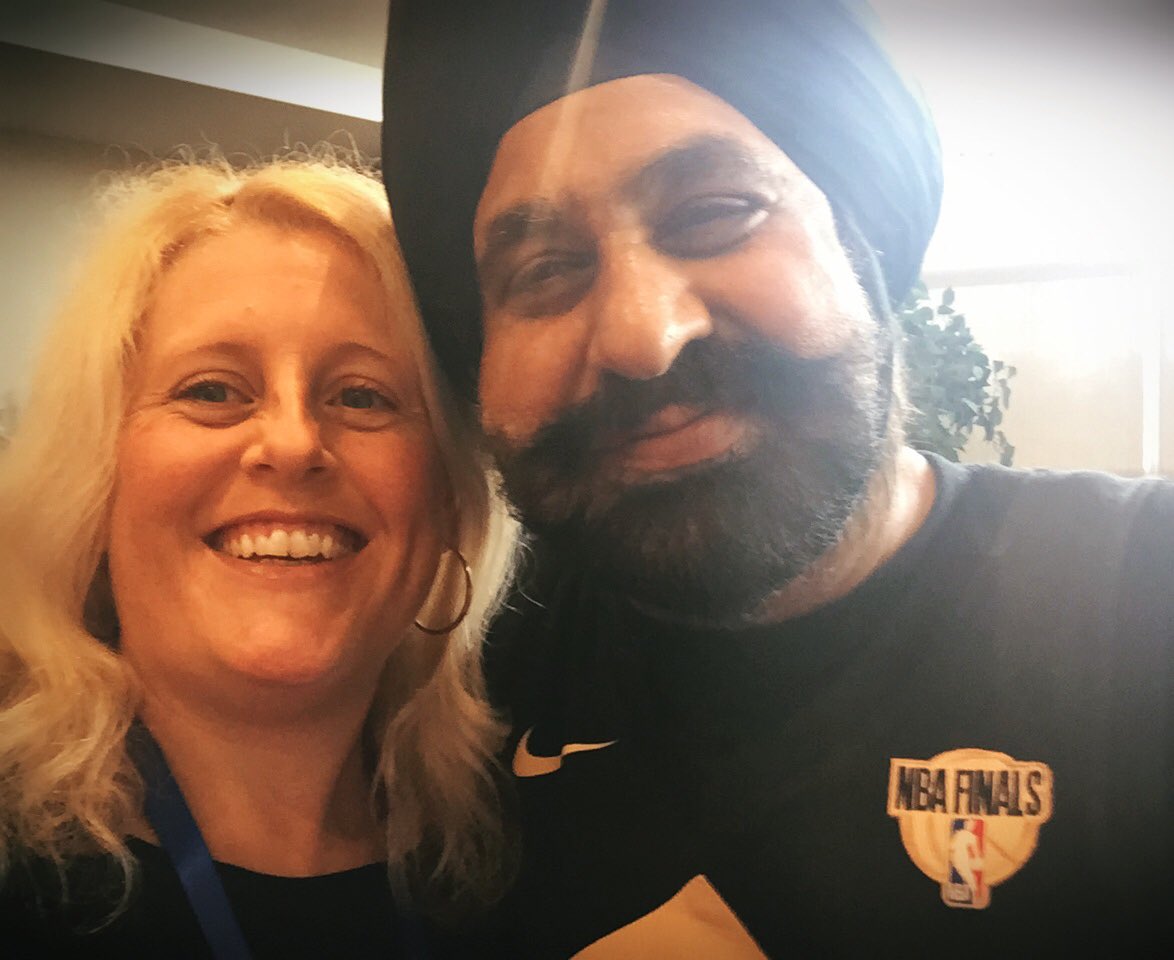 directright's tweet image. Such a thrill to meet Nav ‘Superfan’ Bhatia at the conference. What a wonderful fella. Super kind...super humble. #luckyme #linkconference #sharepassions