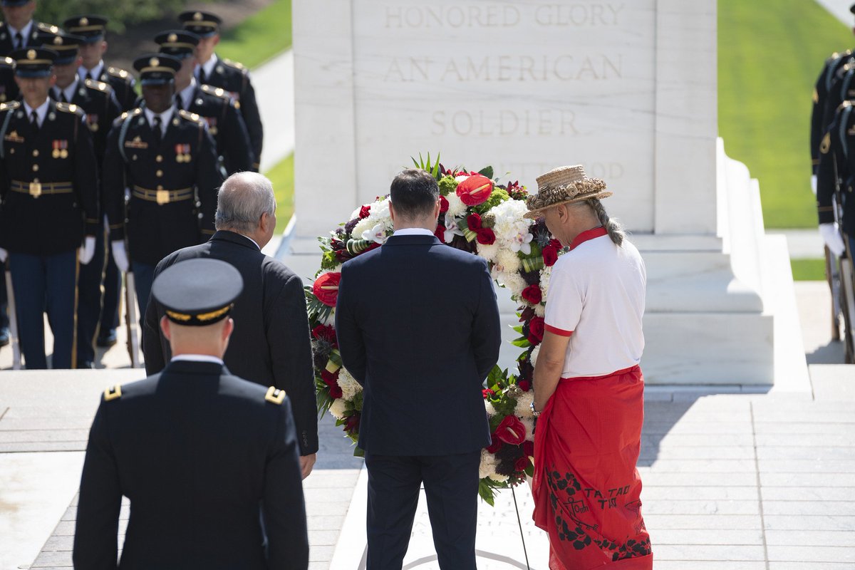 MDW_USARMY's tweet photo. The @USArmyOldGuard &amp; @theusarmyband supported an Army Full Honors Wreath-Laying at the Tomb of the Unknown Soldier at @ArlingtonNatl yesterday in honor of the 75th Anniversary of the Liberation of Guam, the Battle for the Northern Mariana Islands, and the War in the Pacific. https://t.co/QNXemqy9Nw