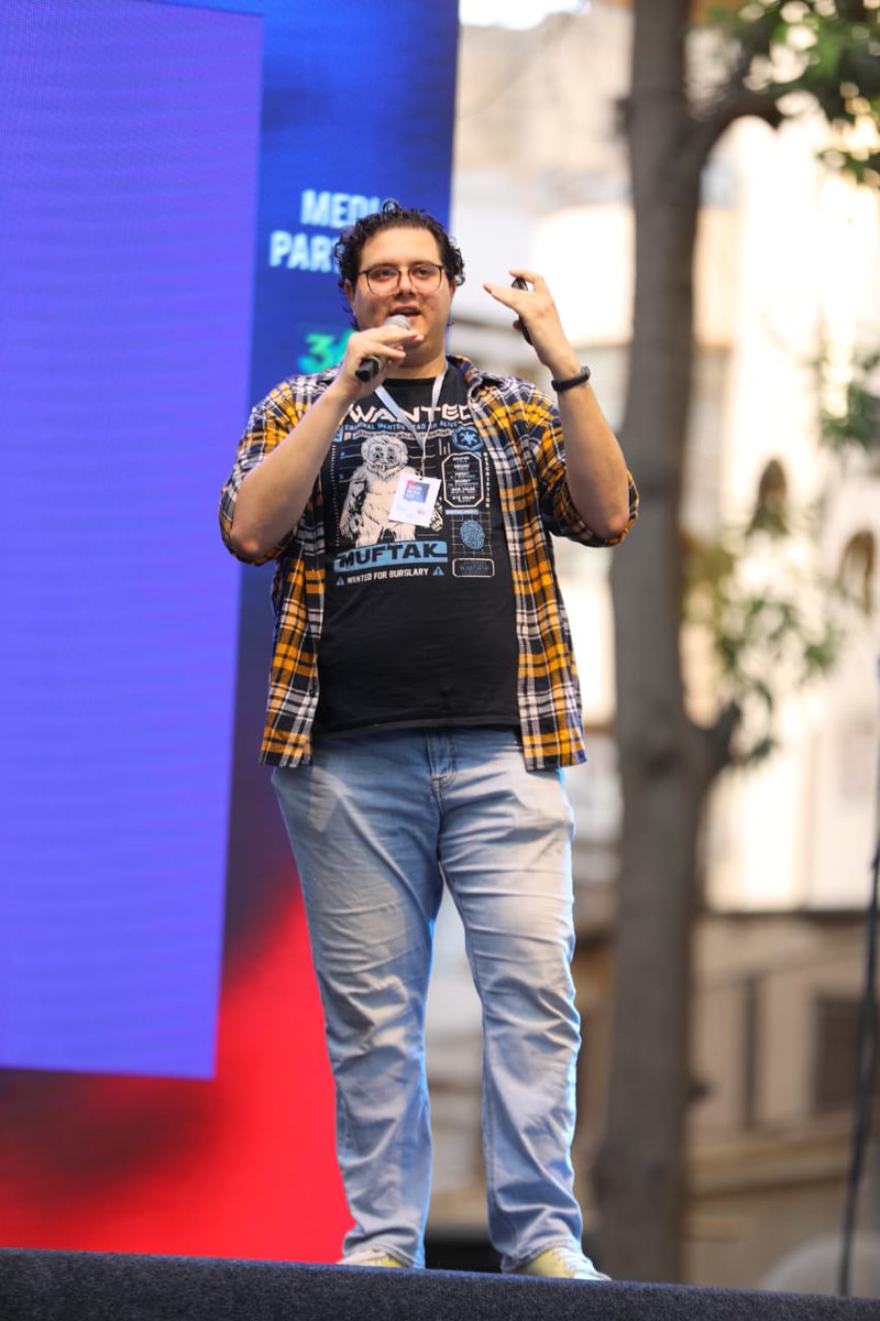 TheGrEEKCampus's tweet photo. Marwan Imam @TheOnlyWarman from Peace Cake sharing some film-making tips at Social Media Sumit 2019. #TheGrEEKcampus #SMDay2019 #SMDayEgypt https://t.co/OStOKJsiCZ
