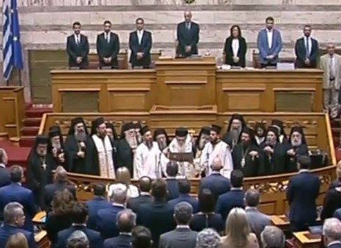 yiannispap1's tweet photo. Ευτυχώς που είμαστε κοσμικό κρατος.

Φαντάζεστε το αντίθετο;

Ο θεος να βάλει το χέρι του!!!
#Ορκομωσία #Βουλή #Vouli https://t.co/dEYDIc0vW9