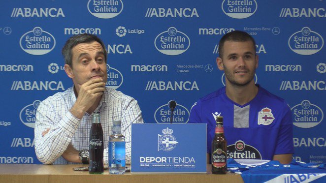 Aketxe, junto a Carmelo del Pozo, el día de su presentación (Foto: RC Deportivo).