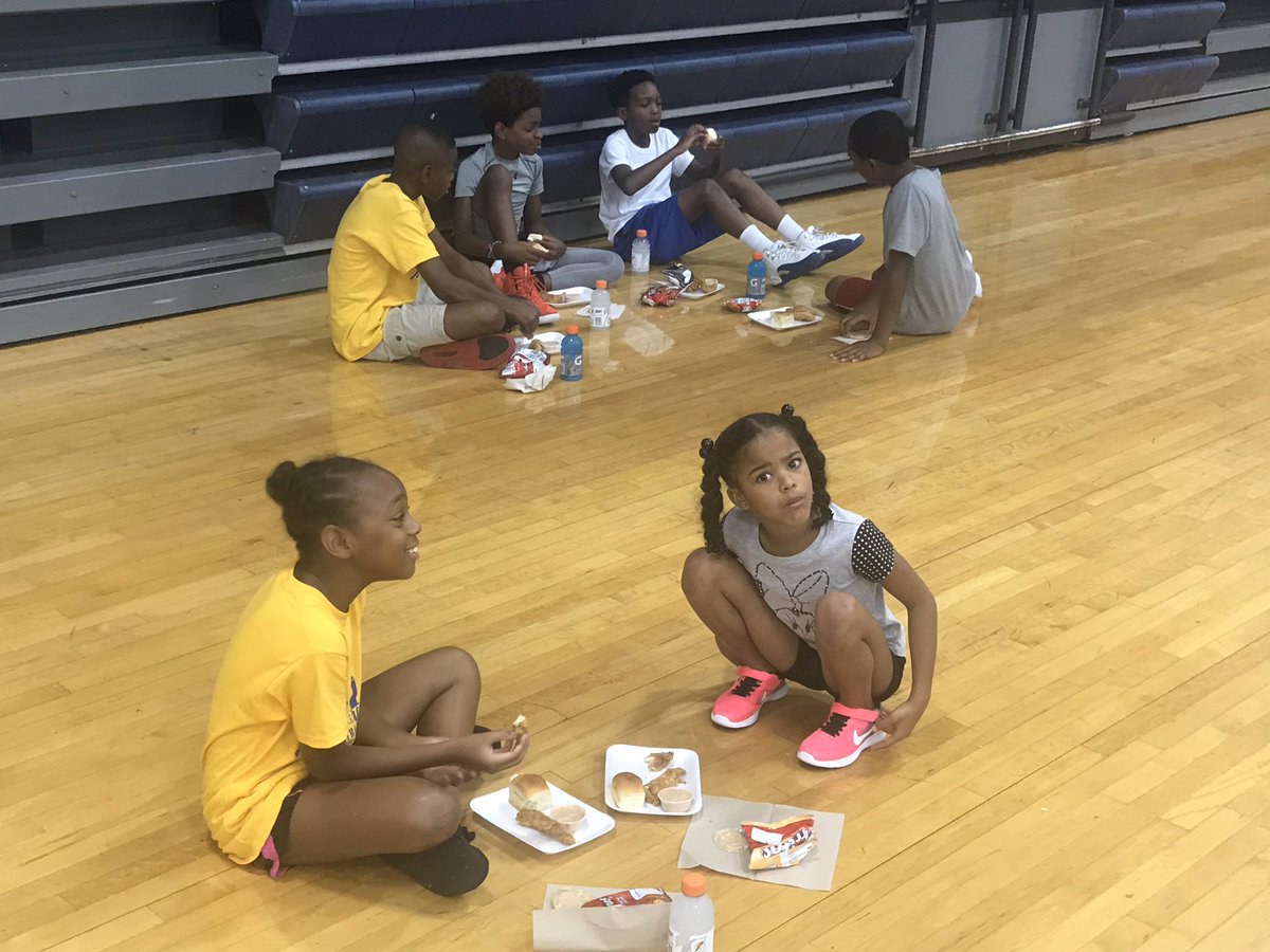 tyler_j_turner's tweet photo. We would like to thank Senator Ed Price for providing Lunch from Canes for the kids today!! We all greatly appreciate your assistance and contribution to helping the kids in the community!!! Thank you!! #gEAuxblue #EAspartans https://t.co/8X54GF18nr