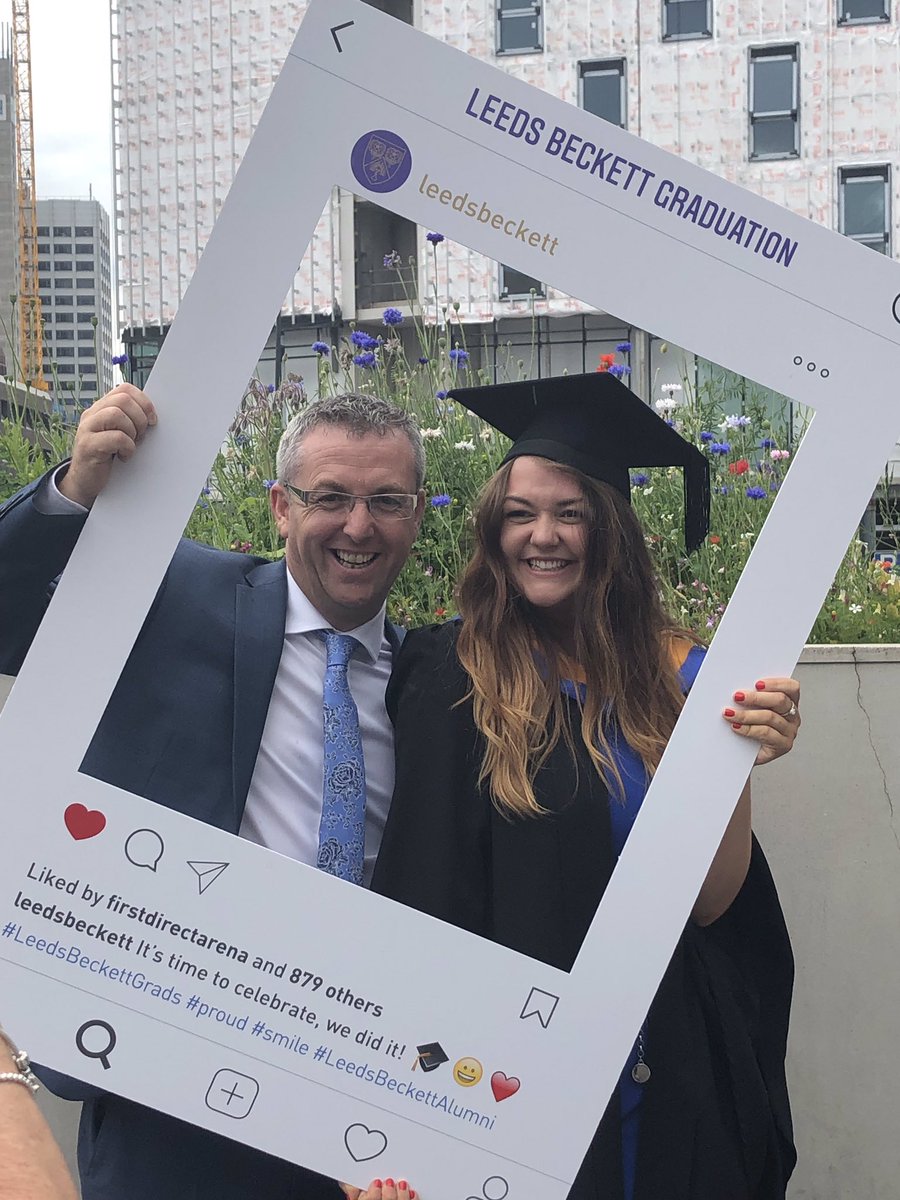 AndrewReeks's tweet photo. So proud of my daughter graduating today !! https://t.co/bkMoGELerI