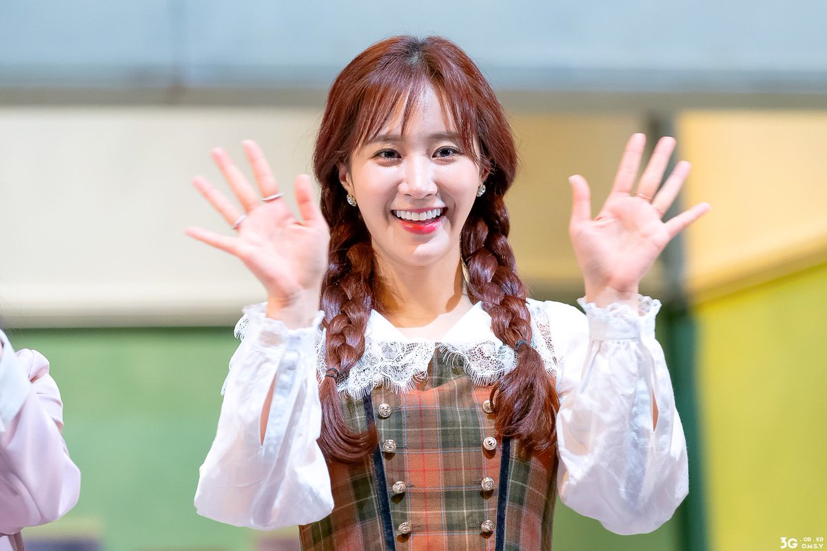 axbks's tweet photo. 190511 연극 앙리할아버지와 나 curtain-call(낮공연) - 소녀시대 유리 4p by DMSY https://t.co/XYp1TaT9C1      #소녀시대 #유리 #SNSD #YURI https://t.co/g1hjkuH6jX