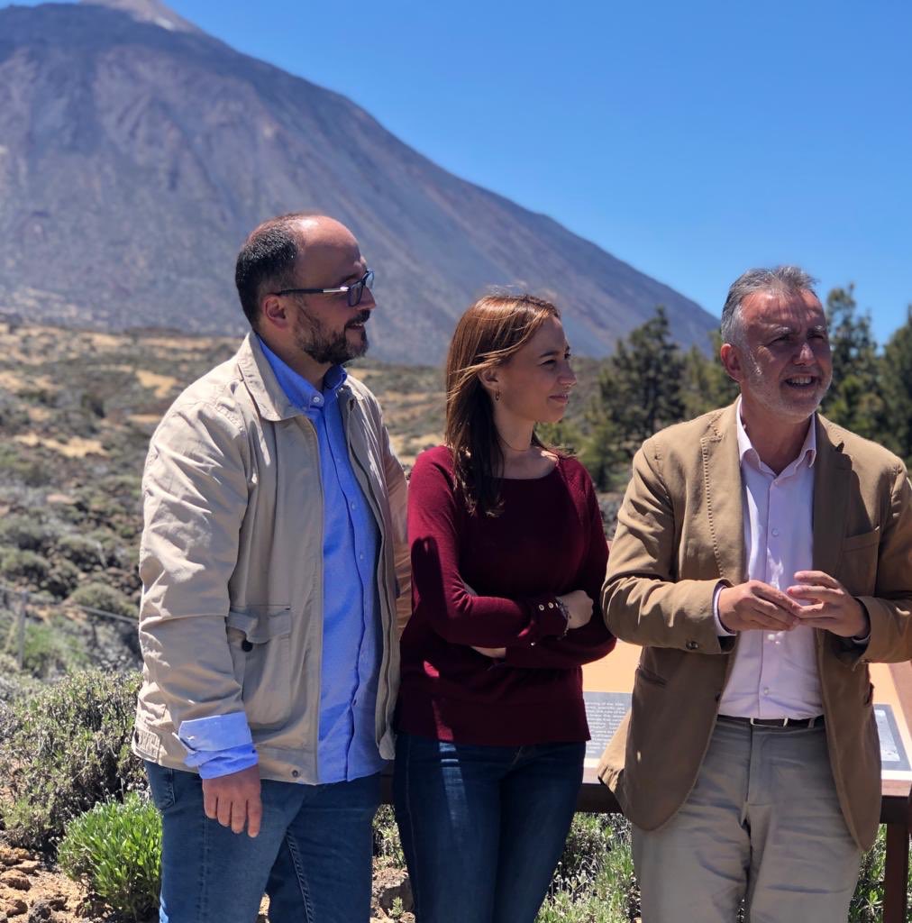 ValbuenaAlonso's tweet photo. Asumo con mucha ilusión el reto marcado para los próximos cuatro años, por el Presidente de Canarias, @avtorresp, con el objetivo principal que nuestra tierra sea referente en políticas efectivas para afrontar la transición energética y lucha contra el cambio climático. 1/4 ⬇️ https://t.co/9aqS4x9wyY
