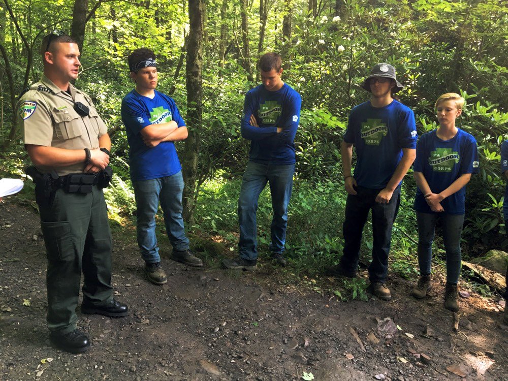 DCNRnews's tweet photo. DCNR Secretary Cindy Adams Dunn and Deputy Secretary John Norbeck visit with members of the #PAOutdoorCorps Wilkes-Barre summer crew while they were working on repairs to the #HawkFallsTrail at #HickoryRunStatePark. #PAProud https://t.co/2IIkuf6ceF