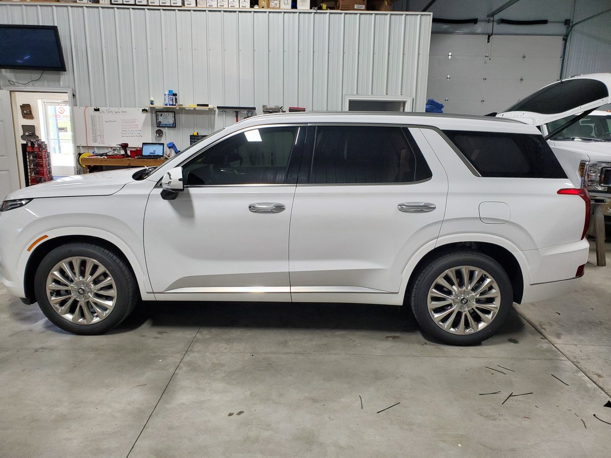 CodeZeroFargo's tweet image. We tinted this brand new 2020 Hyundai Palisade! There is a 20% tint on the front windows, and 5% on the rears.
 #codezero #czdoesit #windowtint #fargo