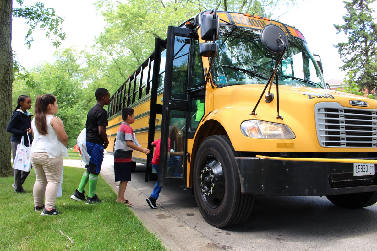 ccsd89's tweet photo. Thank you to our friends at the @GlenEllynPL for hosting CCSD 89 for the Bus to Books program this summer! Dozens of students caught the bus in their neighborhood with @PVlibrarian and Mary Krajcir, then headed to the library to check out books and make crafts! #89empowers https://t.co/wp4hV8Ktd7