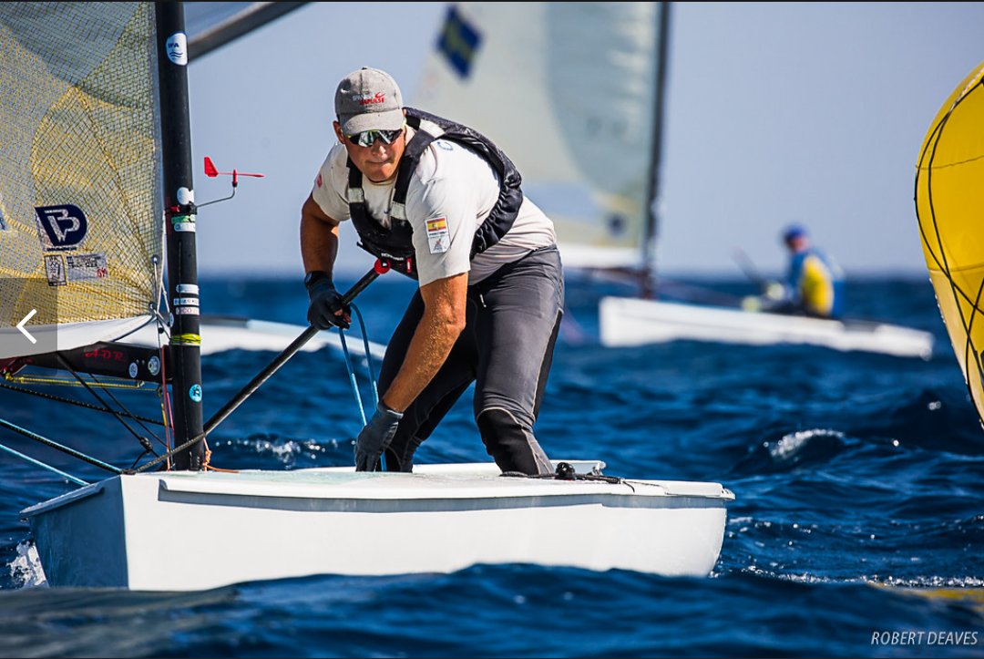 Otro buen día en el mundial juvenil! Con un 1,2,4 me pongo primero de la general descartando el descalificado de ayer, hay que seguir apretando el resto de campeonato! <a href="/becaspodium/">Becas Podium</a> <a href="/RCNPalma/">RCNP</a> <a href="/oficial_rfev/">RFEV | Real Federación Española de Vela</a> @RoosterSpain <a href="/Rooster_Kit/">Rooster</a>