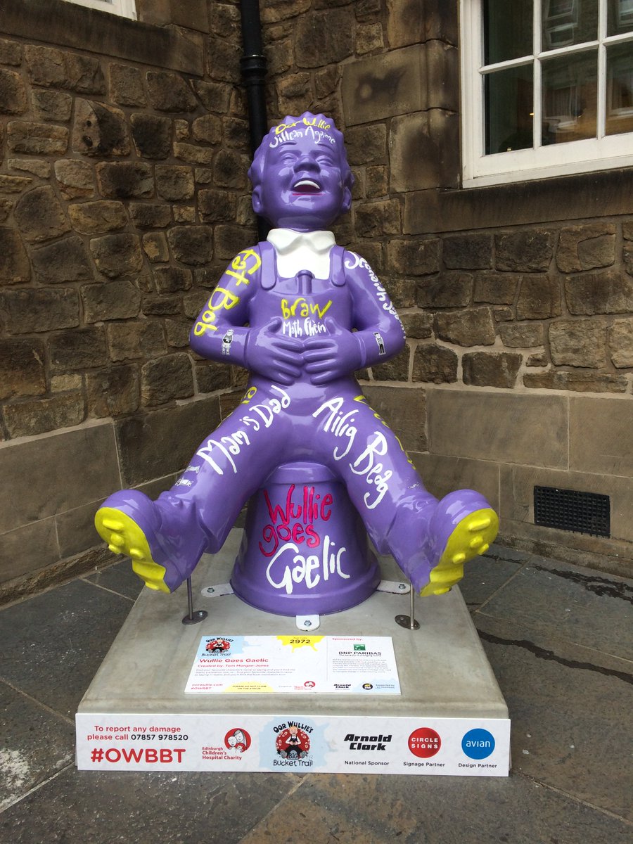 FraserRossLA's tweet photo. Just look what Tom Morgan-Jones got up to when he wasnโt inking top-secret illustrations for a project about which all will be revealed in due courseโฆ
#oorwullie @TomMorganJones #Edinburgh #RoyalMile #verypurple #Gaelic https://t.co/8xGrKU5Q7D