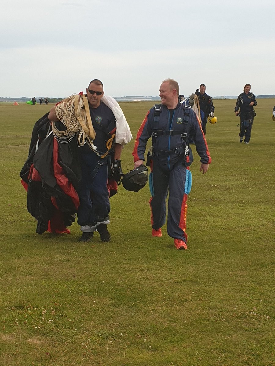 19_Bty's tweet photo. Our Battery Commander, Major Punter served his last day in 19 (Gibraltar 1779-1783) Battery.  As a surprise, the Officers and Seniors organised a skydive for him as a thank you for all he has done for the Bty. #skydive #gibrocks #ourleader @26Regiment_RA https://t.co/nUlF06j54D