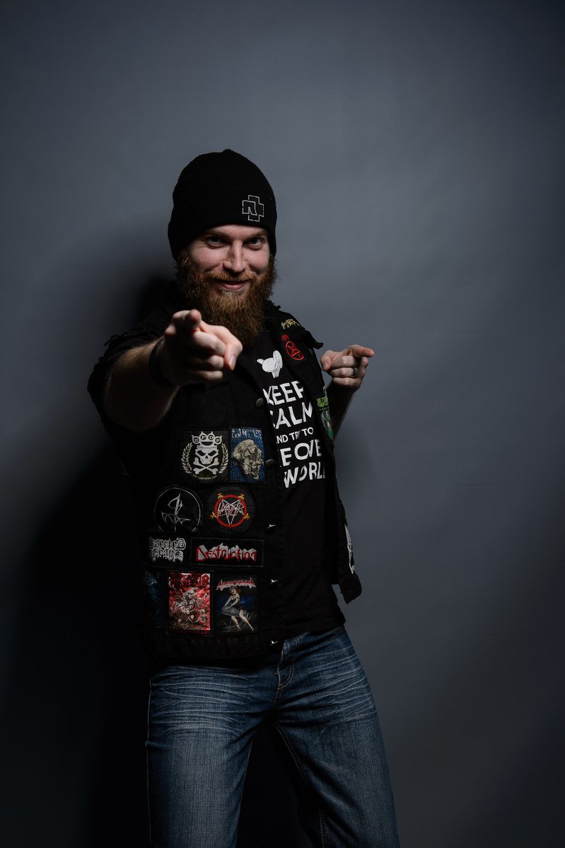 SandcoolTV's tweet photo. #Beardfest 😅🍻

Jetzt live und ich Zocke wieder mit euch!
#r6siege 🤘

Wie immer mit #Metal und #Rock auf den Ohren!
https://t.co/fWdQHAwkMh 
#Braindead

#Metalhead https://t.co/lXwQ8F6o4P
