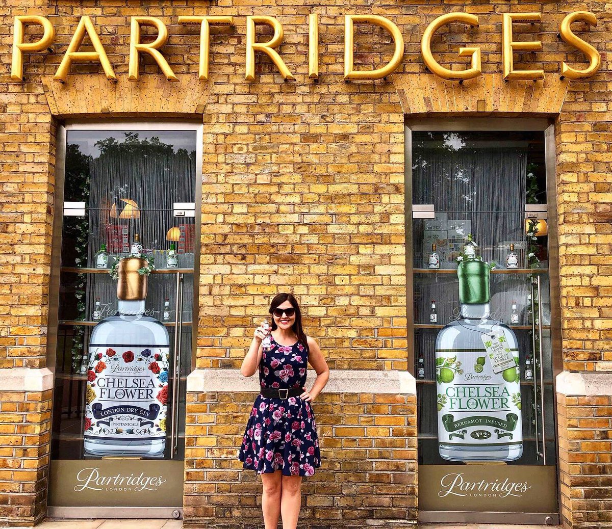 highginx1's tweet photo. Our @filer_claire had an audition in Chelsea today and felt it would be rude to pass @partridgesfoods without stopping in for some Chelsea Flower Gin, one of @BenThapa82’s favourites and our #highginxoftheday! This bouquet of floral botanicals is also available in RTD form-yum! https://t.co/39KWSFtZta