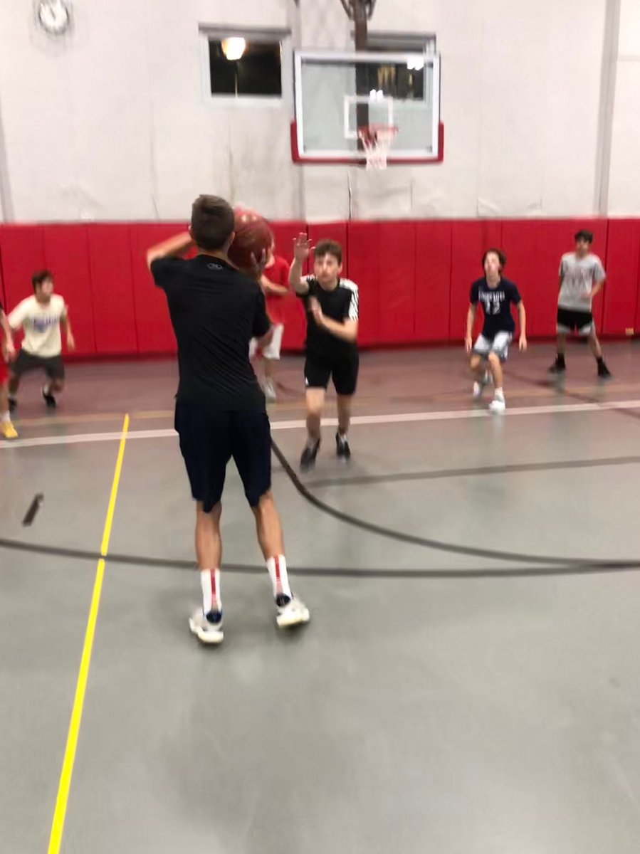 hanshoeg's tweet photo. Young guys getting after it today. 🏀💯#BSMHoops @BSM_Hoops #BSMProud #BSMFamily https://t.co/YQrp89gm0m