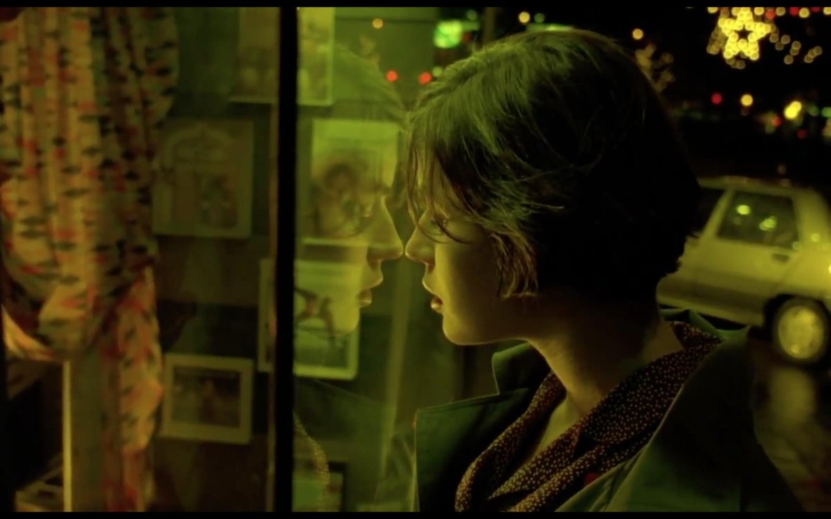 lunarscp's tweet photo. Reflections in Krzysztof Kieślowski's 'La double vie de Véronique'. (1991) https://t.co/NSso8dk8Y7