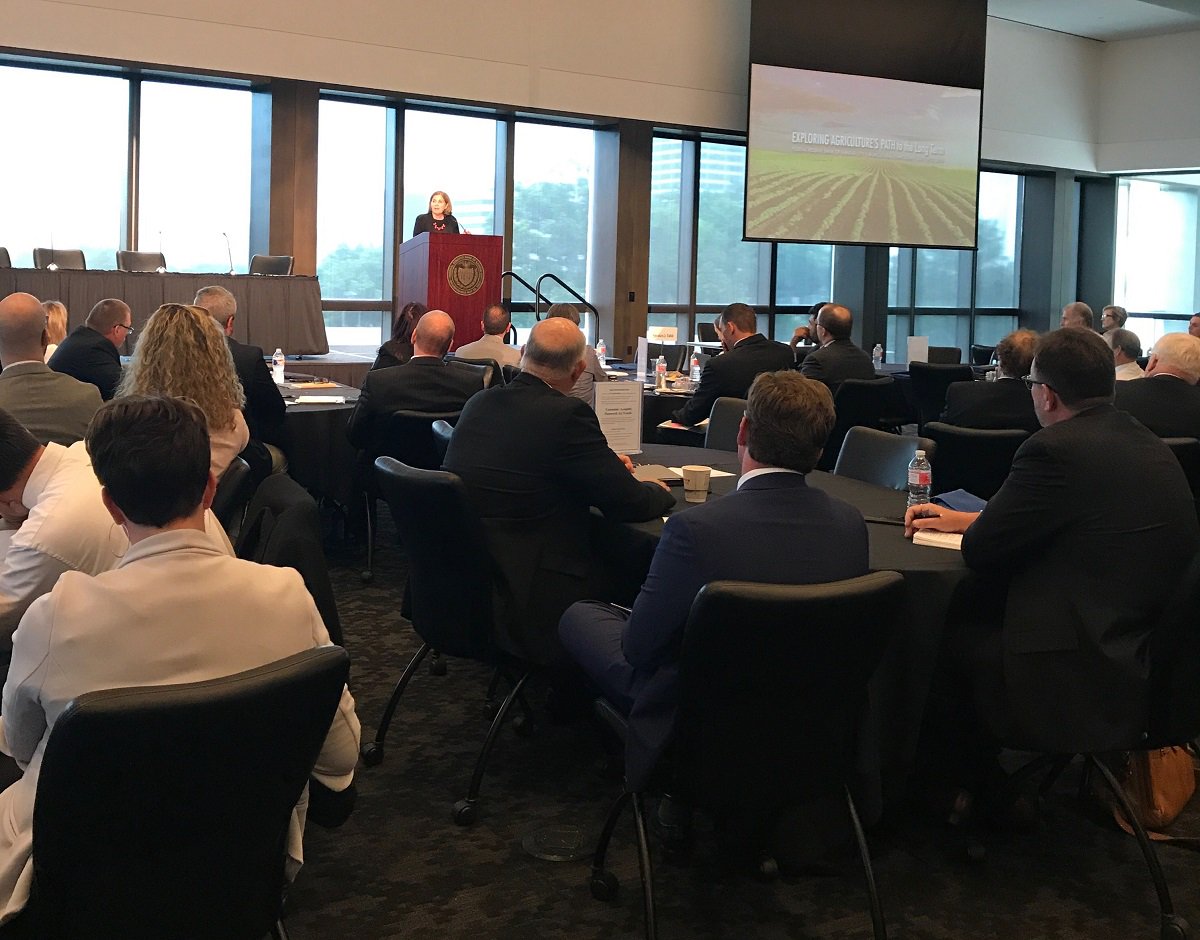 KansasCityFed's tweet photo. Closing the #Ag Symposium with a keynote from Esther George addressing economic trends. #KCFedAg https://t.co/jZmfkkQH2F