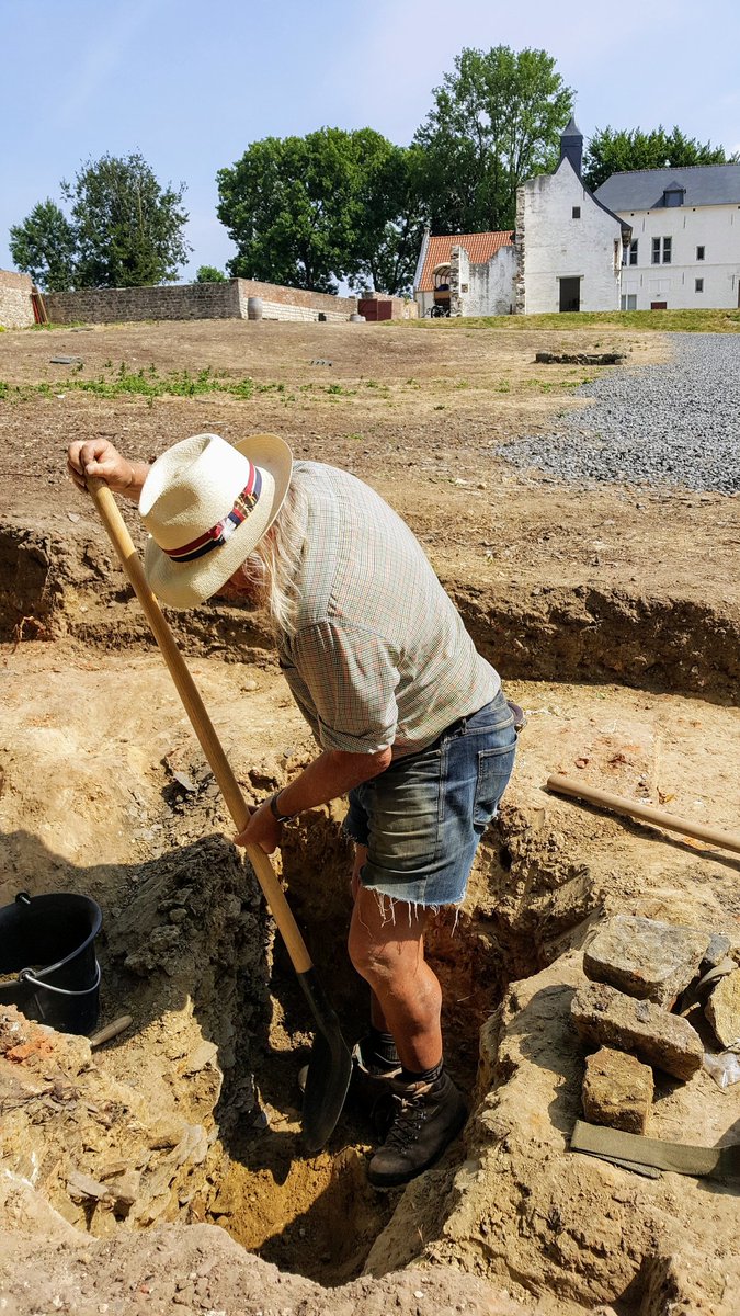 DennisAbbott's tweet image. Archaeologist #PhilHarding getting stuck in at #Hougoumont. His team have found @ColdstreamGds &amp;amp; @scots_guards buttons in this trench, just feet from the gates that the British guardsmen bravely forced shut as Napoleon's infantry stormed the farm @DigWaterloo
