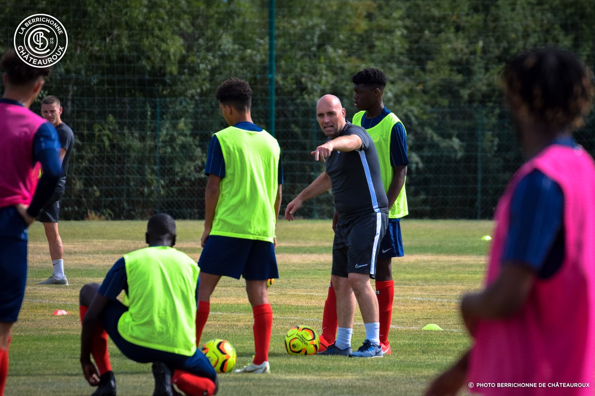 LaBerrichonne's tweet photo. 🌱🔙 | #N3
C'est au tour du groupe de Sébastien #Dubroca de reprendre l'entraînement ! 😌
💬 "J'attends une confirmation de mes joueurs vis-à-vis de la saison passée afin qu'ils puissent prétendre à intégrer le groupe professionnel du Club."
🌐➡️ https://t.co/2Ilf1Pqyei https://t.co/2FN13ElyW0