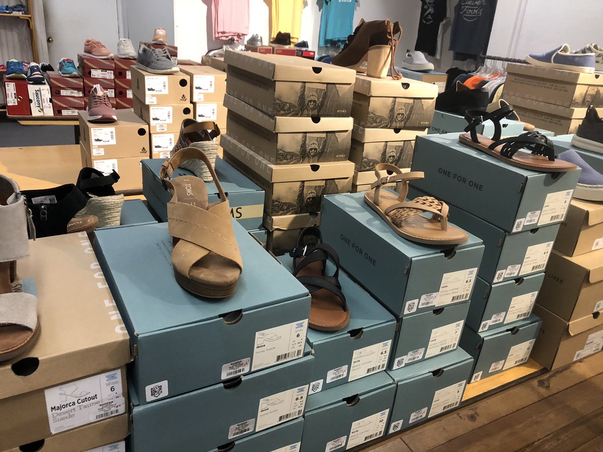 SharksSurfShop's tweet photo. Shark’s pre-sale has begun.  Save up to 60% off starting now.  We are open till 8pm tonight and will re-open at 5:30am tomorrow for the Sidewalk Sale!!! https://t.co/DBxl56vhK8