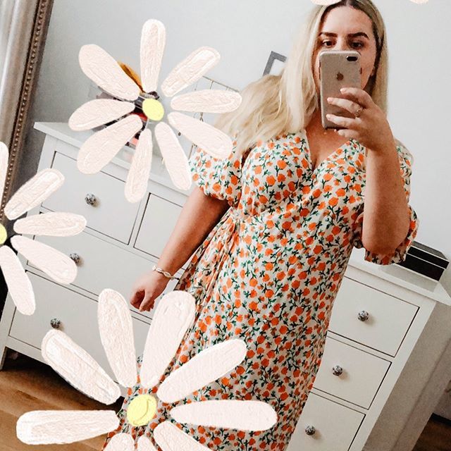 molliermanning's tweet image. I would live in this dress if I could 🌸 just not the most practical get up to shoot in 😜 #midsizestyle #averagegirlsize ift.tt/2JQ92wF