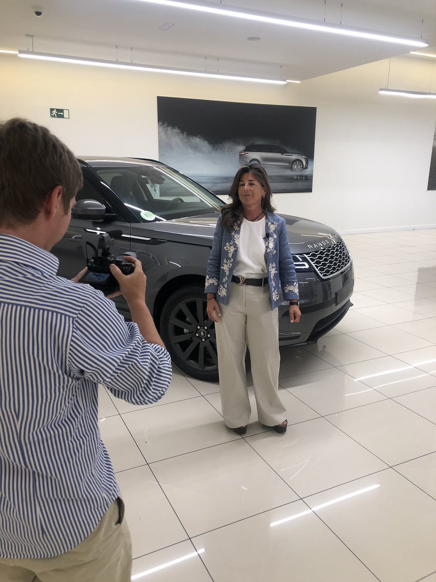 AriadnaVerge's tweet photo. Empezamos el beindis de verano de @SBEmpresarial en el concesionario de #landmotors junto a los empresarios y autoridades de @AjSantBoi
#santboiempresarial #inaca #santboi #quadisrentacar #motorsol #quadis https://t.co/sMg6cfsif0