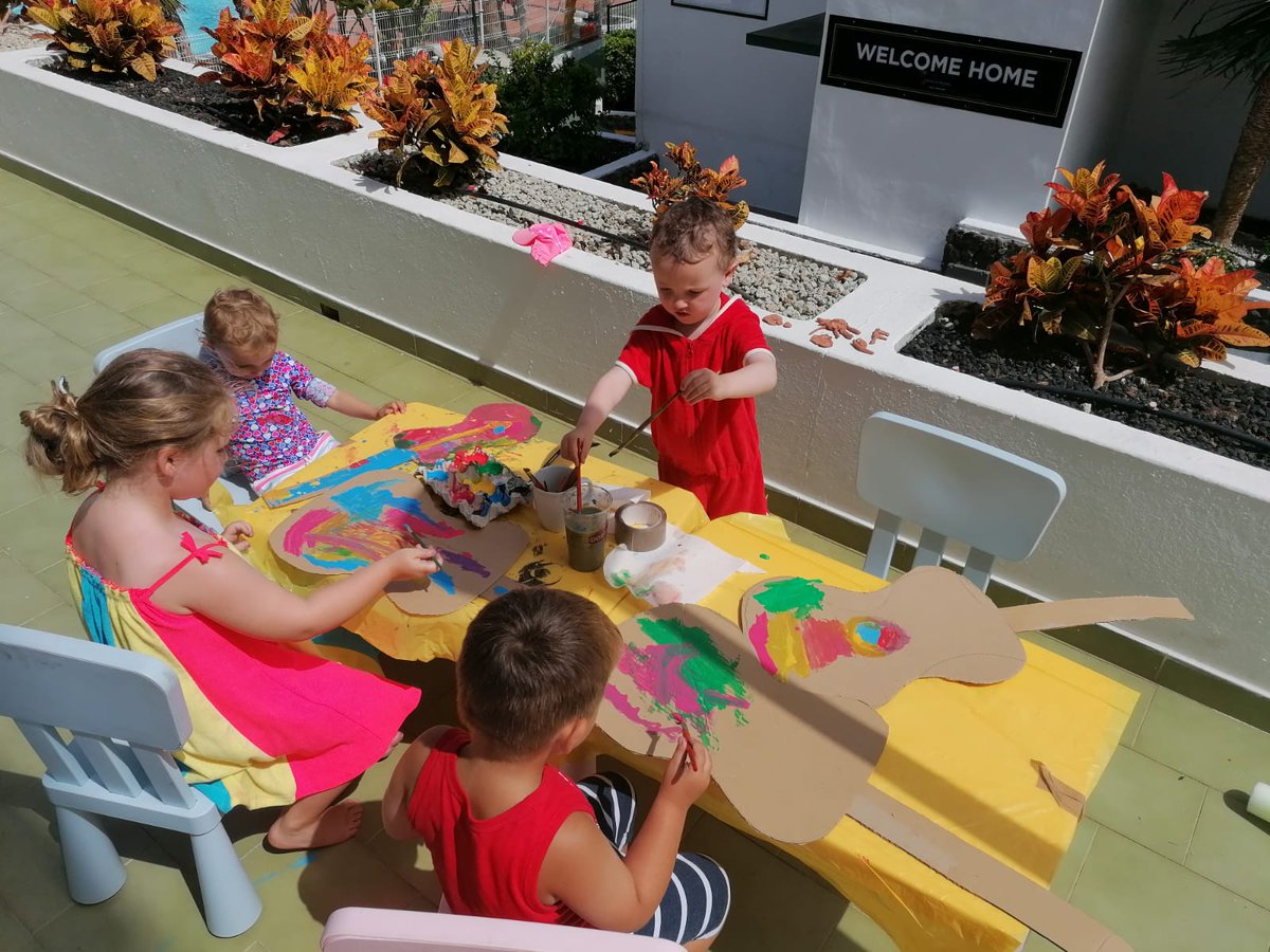 Today we make our own guitars during the #EcoMusicalDay on our creature club in #SunsetBay come and enjoy with our activities  #DiamondLife #Summer2019 #EcoLife #EjoyTheSummer @CristinaglezRM @GiuliaSBC <a href="/KittiActtiv/">Kitti Szabo</a>