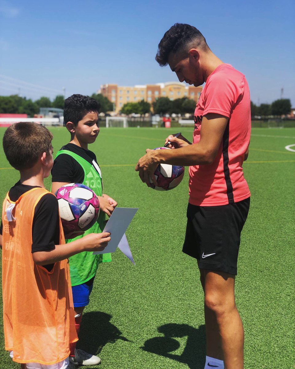 FCDCamps's tweet photo. JPD campers had a surprise visit from a few @SevillaFC_ENG ! Thank you guys for playing and hanging out with us!🤩 https://t.co/dSR6R4fX4i