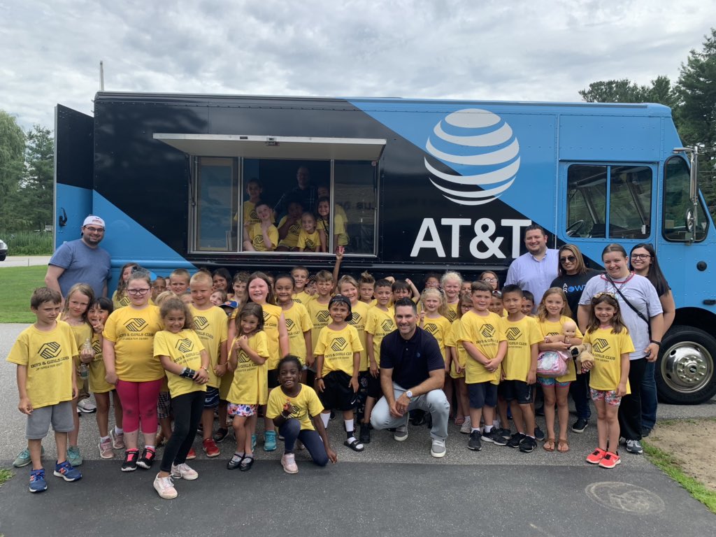 WilliamGStovall's tweet photo. The smiles on the kids faces when we showed up with the art supplies were priceless! Thanks to the boys and girls club of Derry for having us out and the Derry PD for the escort out there! Proud of The AT&T New England family for their support & generosity to make this happen! 👏🏻 https://t.co/zKBxLTuHpm