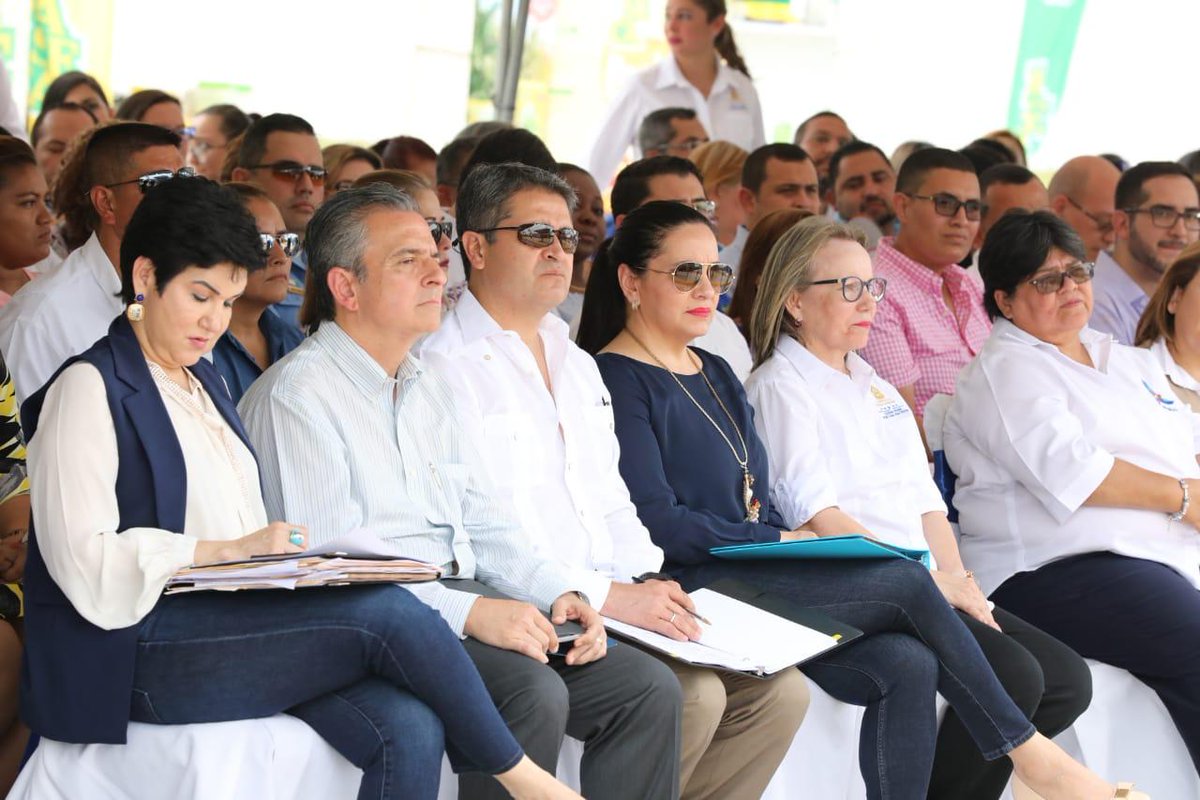 JuanOrlandoH's tweet photo. #CiudadMujerHN es la respuesta al marginamiento que ha tenido históricamente la mujer, es reconocer su esfuerzo y el papel fundamental que desempeñan en la sociedad. 

Ahora las mujeres ceibeñas y del litoral atlántico tendrán atención médica, psicológica, emprendimiento y más! https://t.co/SwLjvrJd9f