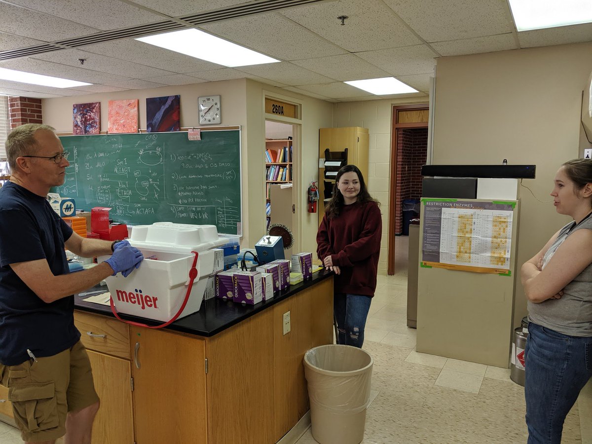 AlmaIgem's tweet photo. Shoutout to one of our local high school teachers, Steve Lord, for collaborating and giving us some helpful tips along the way to further our project! #iGEM #almahighschool #plaidworks #teamwork https://t.co/29w8YMAxtQ