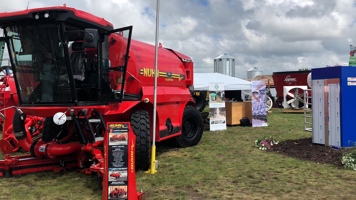 Another day <a href="/AginMotion/">Ag in Motion</a>  in the <a href="/SaskviewFS/">Saskview Farm Solutions</a> booth. Suns out now come on down @ArtexBarn