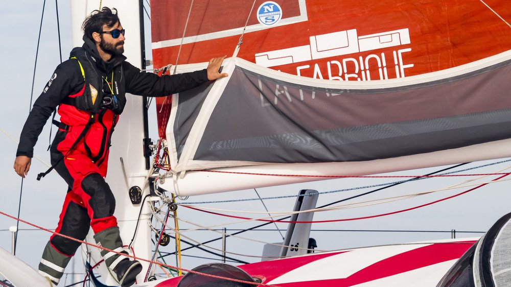 LaCoteJournal's tweet photo. Traversée de l'Atlantique nord à la voile: le Genevois Alan Roura est en avance sur le record https://t.co/OQX42MeoBx https://t.co/oiuqJuDzUR