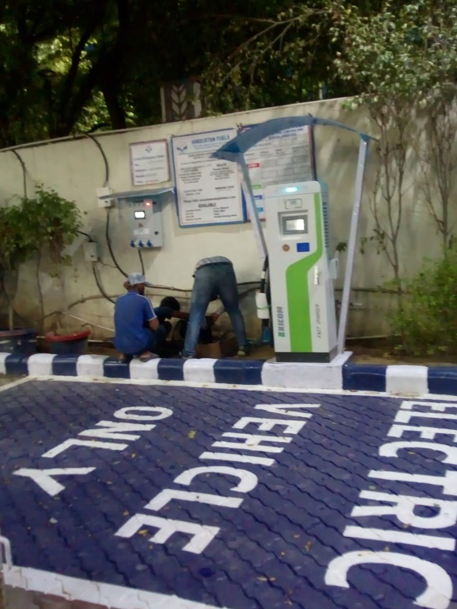 petro_planet's tweet photo. On our 45th Foundation Day - 1st EV Charging Station at a Petrol Pump in Gurugram was launched by @subodhbatra10 - CGM North Zone at Hindustan Fuels, Gurugram. An Initiative towards Clean Fuel by @HPCL @Rg03Goel @arvindgovil @ntpclimited @MahindraElctrc https://t.co/9g1kF7u0oz