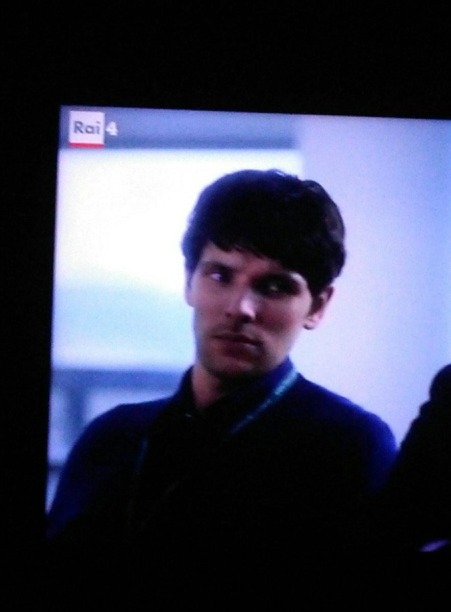 Supernova20333's tweet photo. Quattro splendide foto di Colin fatte ieri sera dalla tv. #ColinMorgan #Thefall3 #rai4 #meravigliosacreatura https://t.co/lBQDuTFXg1