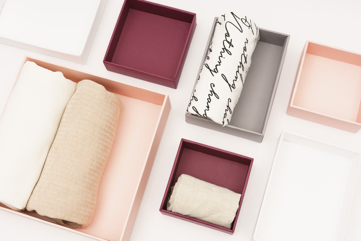 esenciagrafica_'s tweet photo. De cuando nos creímos #MarieKondo montando un set para el #blog de @SelfPackaging
#EsenciaGrafica #artdirection #shooting #photography #packagingdesign #fashion #KonMari #selfpackaging https://t.co/kitAJlRTCb
