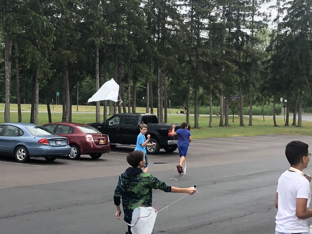 AWilsonESM's tweet image. Student kite planning, design &amp;amp; construction is complete. Now they are ready to fly them! #esmPGspartancamp #transdisciplinarylearning #esmPGproud #PBL @npetranchuk @MaryMancini15 @KEJaquin