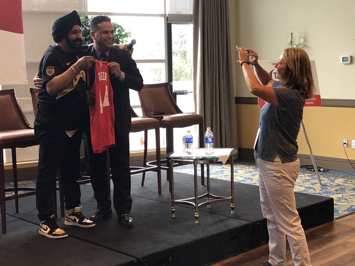 guptamanan's tweet image. What a wonderful motivating life story ! Thanks @superfan_nav for sharing the experiences and enlightening the entire audience. The #Raptors signed jersey won in the raffle was a special bonus. #LinkConference #EmbraceDiversity