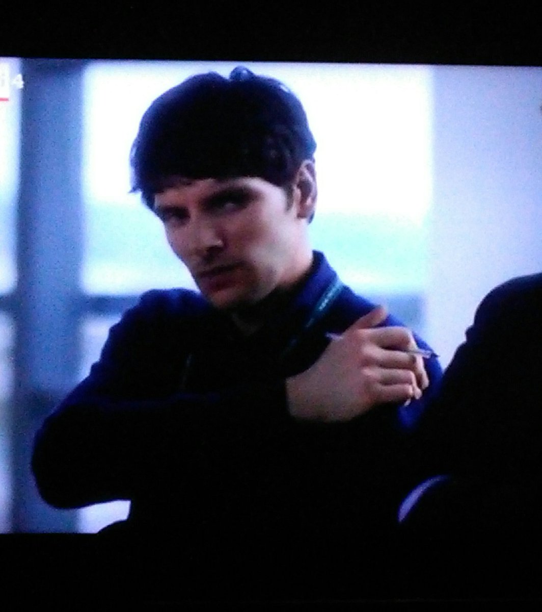 Supernova20333's tweet photo. Altre tre splendide foto di Colin fatte ieri sera dalla tv. #ColinMorgan #TheFall3 #rai4 #meravigliosacreatura https://t.co/r7htCTxJbP