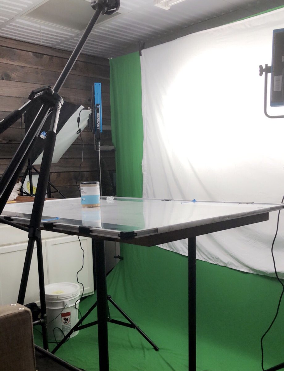 EvolvedDesignss's tweet photo. I’ve invaded Dan’s room this week 📸😜 https://t.co/zQbNgivfVF
