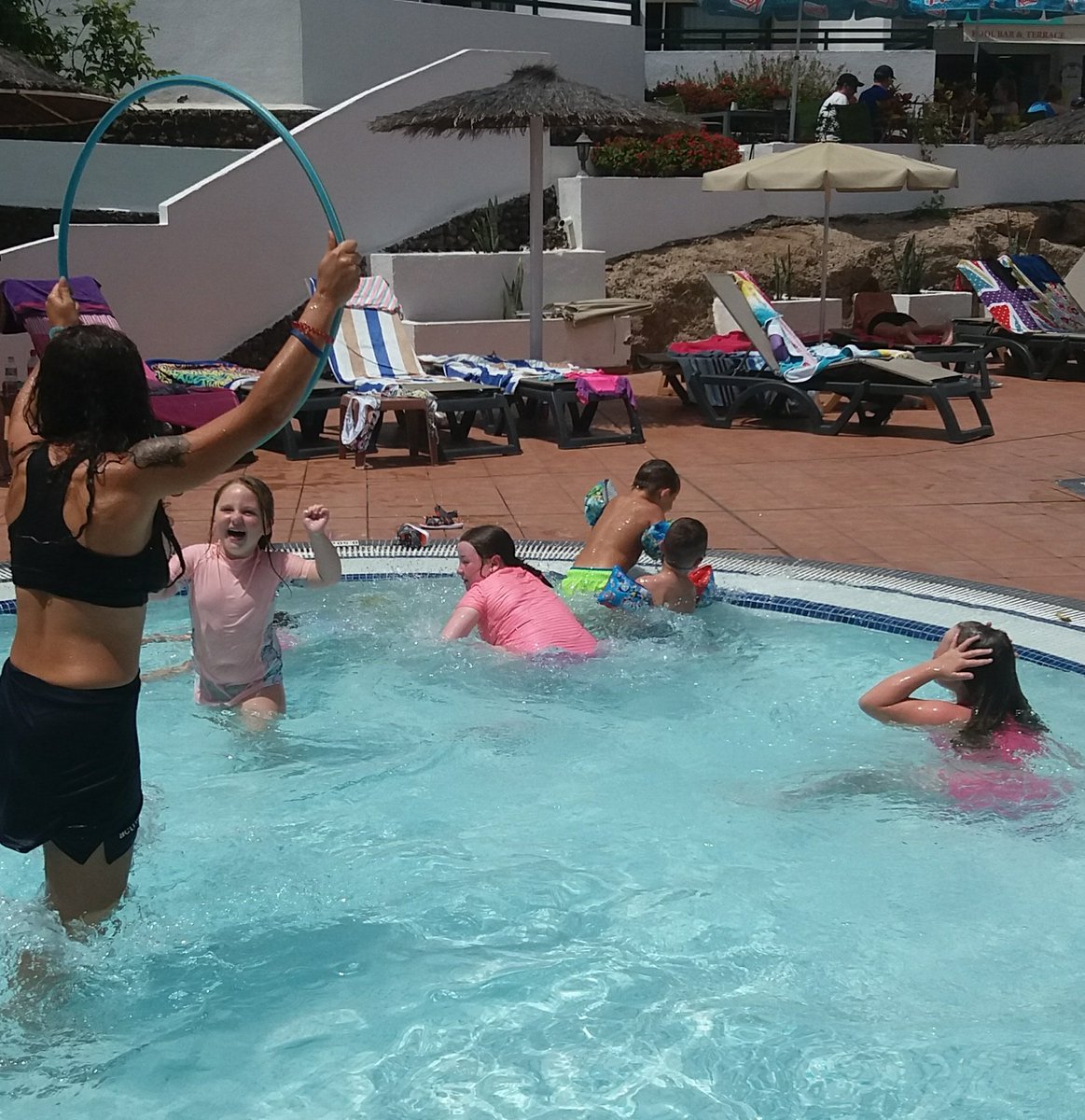 Hot day? Let's go and play by the swimming pool! Just having fun at #SunsetBayClub #DiamondResorts #Summer2019 #DiamondLife #KidsActivities #EnjoyLittleThings  @CristinaglezRM @GiuliaSBC <a href="/KittiActtiv/">Kitti Szabo</a>