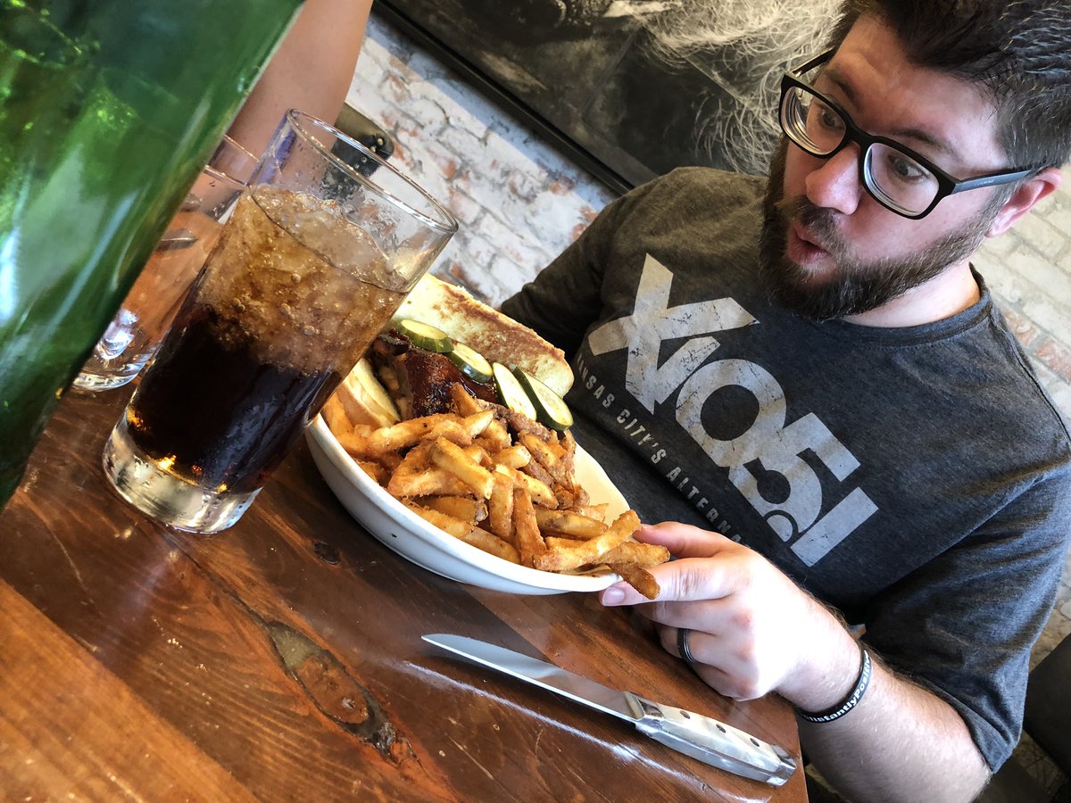 MarkTheOverseer's tweet photo. My first time @HogsheadKC was an enjoyable experience! I tried the #mKCrib (minus the onion) and it did not disappoint. My hands still have BBQ sauce on them and hour later! 😂 https://t.co/Z98XZ0ZtpT